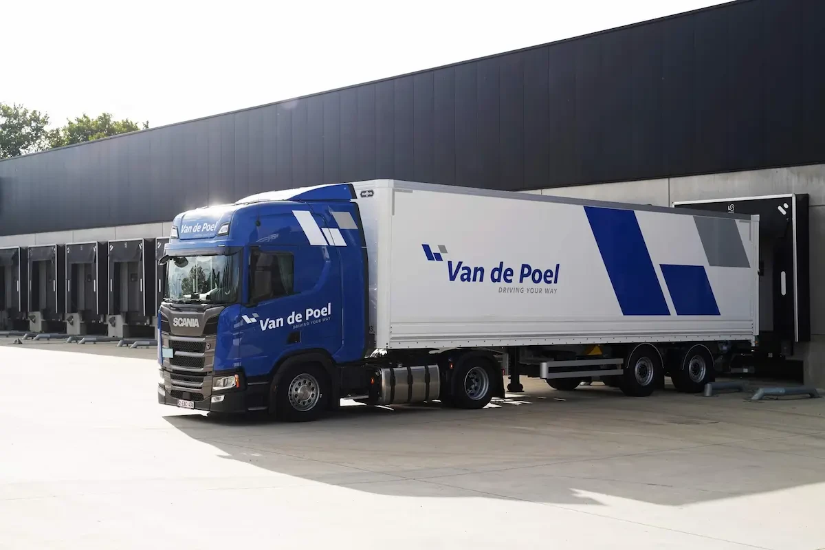 Van de Poel vrachtwagen aan laaddok